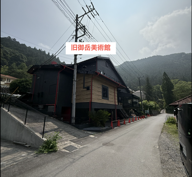 青く囲われた駐車可能場所