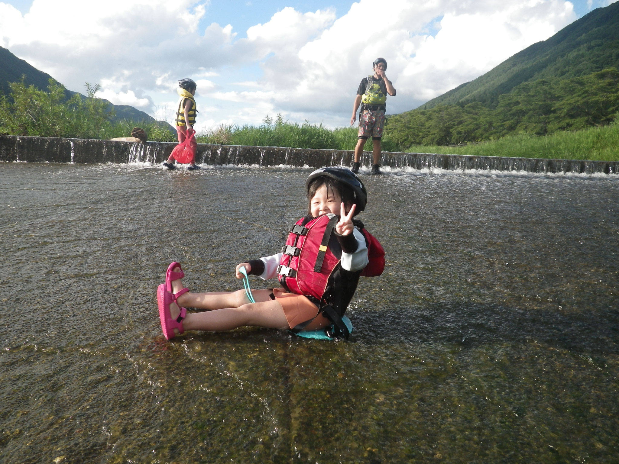 群馬ラフティングの水遊び